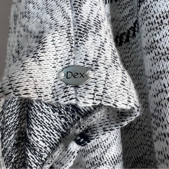 NEW Dex Women’s Knit Short sleeve Cardigan Poncho Shawl Gray & Black Size S or M - Picture 4 of 8